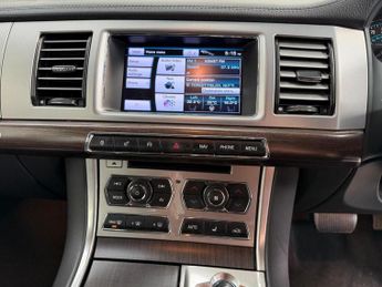 Jaguar XF 2.2d Luxury Auto Euro 5 (s/s) 4dr