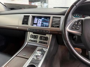 Jaguar XF 2.2d Luxury Auto Euro 5 (s/s) 4dr