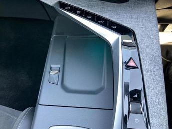 Peugeot 3008 1.2 Hybrid 136 GT 5dr e-DSC6