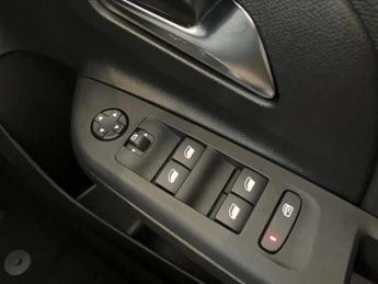 Vauxhall Corsa 100kW Yes 50kWh 5dr Auto