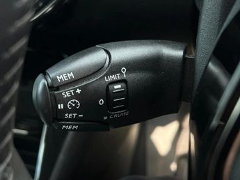Peugeot 208 100kW Allure Premium + 50kWh 5dr Auto