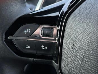 Peugeot 2008 1.2 Hybrid 136 Allure 5dr e-DSC6