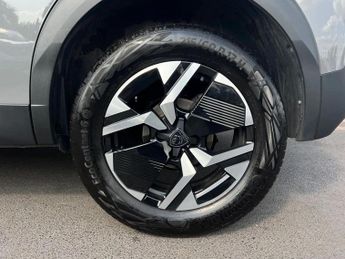 Peugeot 2008 1.2 Hybrid 136 Allure 5dr e-DSC6