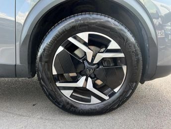 Peugeot 2008 1.2 Hybrid 136 Allure 5dr e-DSC6