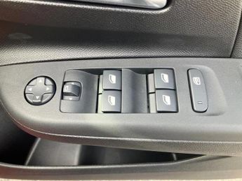 Vauxhall Corsa 100kW Yes 50kWh 5dr Auto