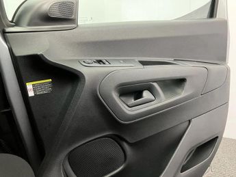 Vauxhall Combo Cargo 2300 100kW Dynamic 50kWh H1 Van Auto