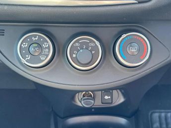 Toyota Yaris 1.5 VVT-i Y20 5dr CVT [Bi-tone]