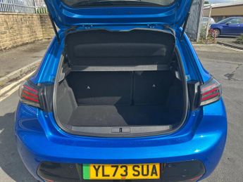 Peugeot E-208 