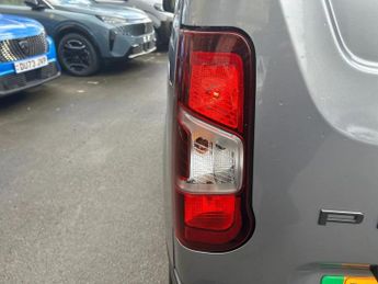 Peugeot Partner 100kW 52kWh Professional Van Auto