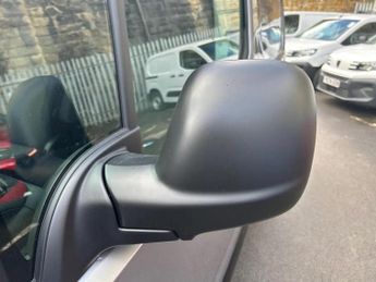 Peugeot Partner 100kW 52kWh Professional Van Auto