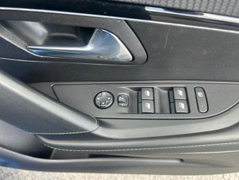 Peugeot 208 1.2 PureTech 100 GT 5dr