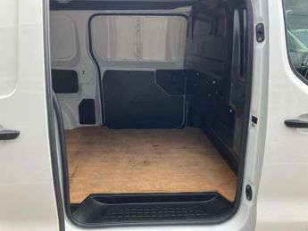 Vauxhall Vivaro 2700 1.5d 100PS Dynamic H1 Van