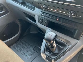 Vauxhall Vivaro 2900 1.5d 100PS Dynamic H1 Van