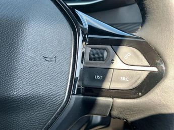 Peugeot 208 1.2 PureTech 100 Allure Premium 5dr
