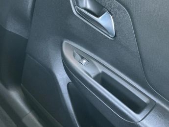 Vauxhall Mokka 100kW Design 50kWh 5dr Auto