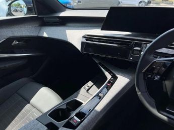 Peugeot 3008 1.2 Hybrid 136 GT 5dr e-DSC6