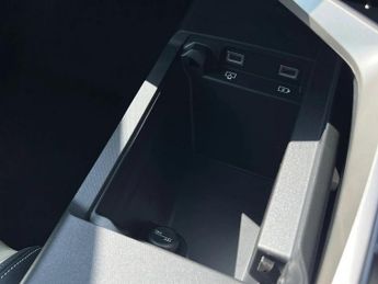 Peugeot 3008 1.2 Hybrid 136 GT 5dr e-DSC6