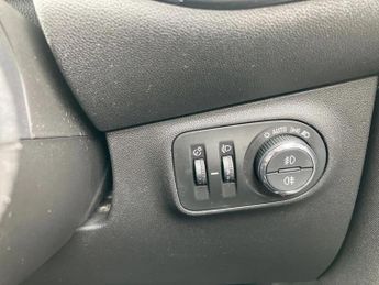 Vauxhall Corsa 1.4 SE Nav 5dr Auto