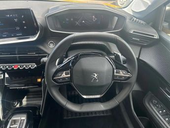 Peugeot 208 1.2 PureTech 100 Allure Premium + 5dr EAT8