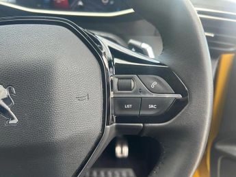 Peugeot 208 1.2 PureTech 100 Allure Premium + 5dr EAT8
