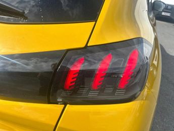 Peugeot 208 1.2 PureTech 100 Allure Premium + 5dr EAT8