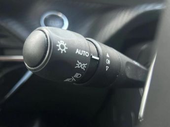 Peugeot 208 1.2 PureTech 100 Allure Premium + 5dr EAT8