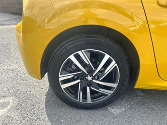 Peugeot 208 1.2 PureTech 100 Allure Premium + 5dr EAT8