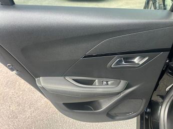 Peugeot 208 1.2 Hybrid 136 GT 5dr e-DSC6