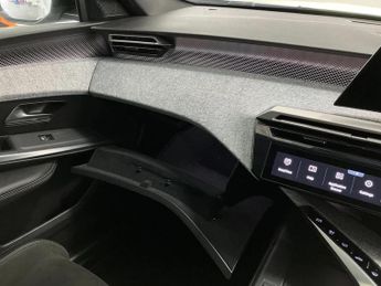 Peugeot 3008 1.2 Hybrid 136 GT 5dr e-DSC6