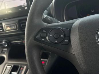 Vauxhall Combo Life 100kW Design XL 50kWh 5dr Auto [7 Seat]