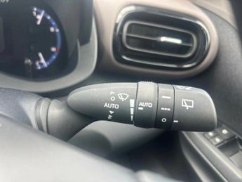 Toyota Yaris Cross 1.5 VVT-h Excel SUV 5dr Petrol Hybrid E-CVT Euro 6 (s/s) (116 ps