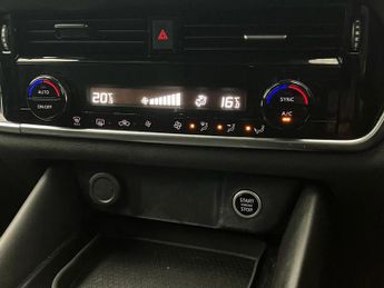 Nissan Qashqai 1.3 DiG-T MH N-Connecta 5dr