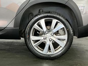 Peugeot 2008 1.2 PureTech 110 Allure Premium 5dr