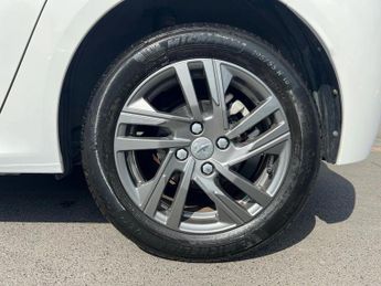 Peugeot 208 1.2 PureTech 100 Active Premium 5dr EAT8