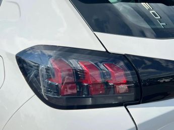 Peugeot 208 1.2 PureTech 100 Active Premium 5dr EAT8