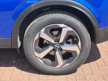 Nissan Qashqai 1.3 DiG-T MH 158 N-Connecta 5dr Xtronic