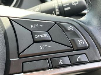 Nissan Qashqai 1.3 DiG-T N-Connecta 5dr [Glass Roof Pack]