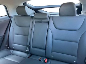 Hyundai Ioniq 1.6 GDi Hybrid Premium SE 5dr DCT