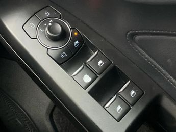 Ford Focus 2022.50 Focus ST-Line Vignale 5 door 1.0L EcoBoost 125PS FWD 6 Speed Man