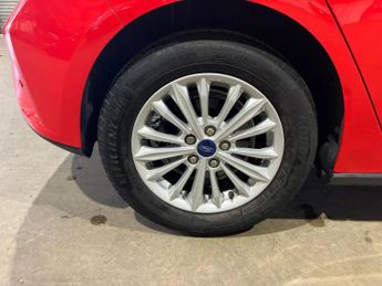 Ford Focus 1.0 EcoBoost 125 Titanium 5dr Auto