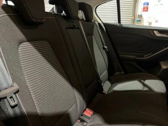 Ford Focus 1.0 EcoBoost 125 Titanium 5dr Auto