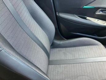 Peugeot 208 1.2 PureTech 100 Allure Premium + 5dr EAT8