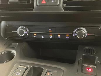 Peugeot Partner 750 100kW 50kWh Professional Premium + Van Auto