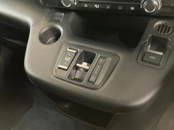 Peugeot Partner 750 100kW 50kWh Professional Premium + Van Auto
