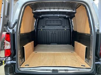 Peugeot Partner 750 100kW 50kWh Professional Premium + Van Auto