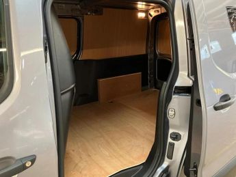 Peugeot Partner 750 100kW 50kWh Professional Premium + Van Auto