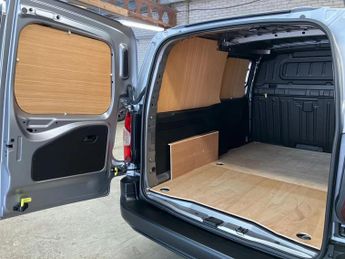 Peugeot Partner 750 100kW 50kWh Professional Premium + Van Auto