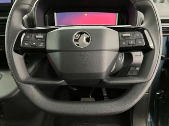 Vauxhall Combo Life 100kW Design XL 52kWh 5dr Auto [7 Seat]
