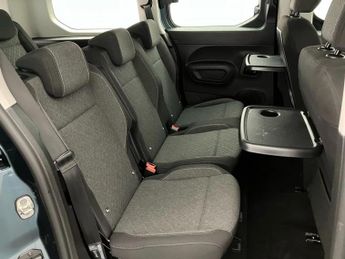 Vauxhall Combo Life 100kW Design XL 52kWh 5dr Auto [7 Seat]