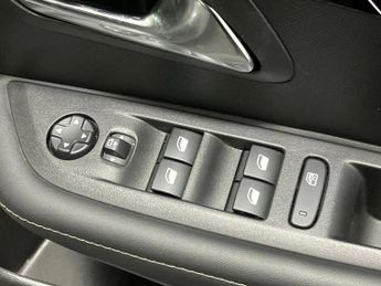 Peugeot 208 100kW Allure 50kWh 5dr Auto